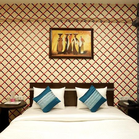 Hotel Green Plaza At Airport Yeni Delhi Dış mekan fotoğraf