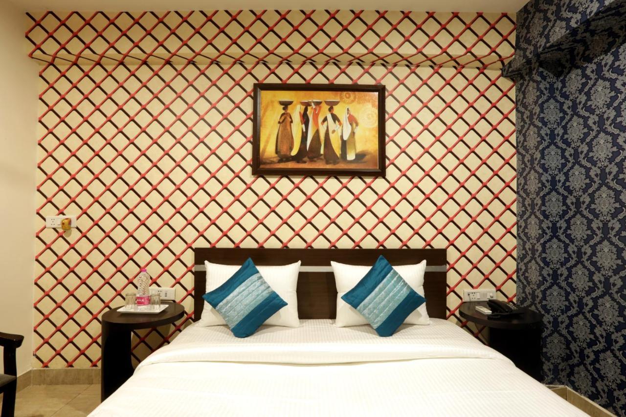 Hotel Green Plaza At Airport Yeni Delhi Dış mekan fotoğraf