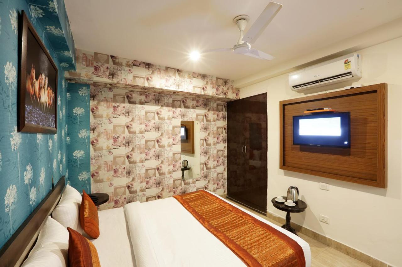 Hotel Green Plaza At Airport Yeni Delhi Dış mekan fotoğraf