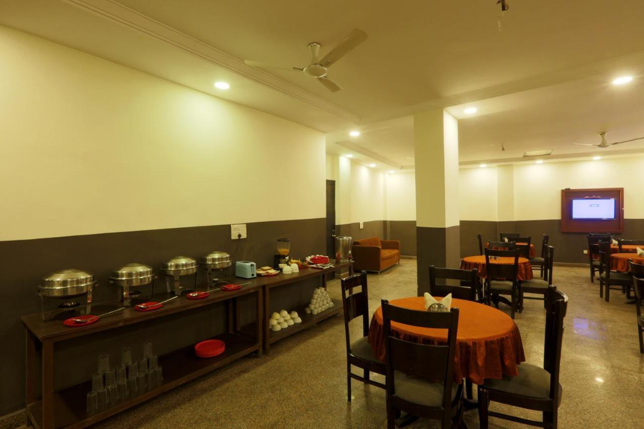 Hotel Green Plaza At Airport Yeni Delhi Dış mekan fotoğraf