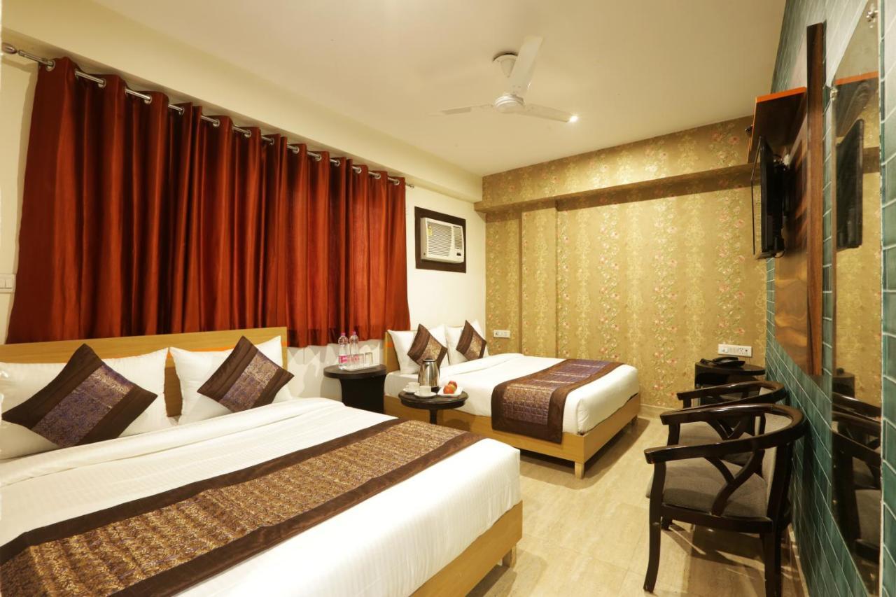 Hotel Green Plaza At Airport Yeni Delhi Dış mekan fotoğraf