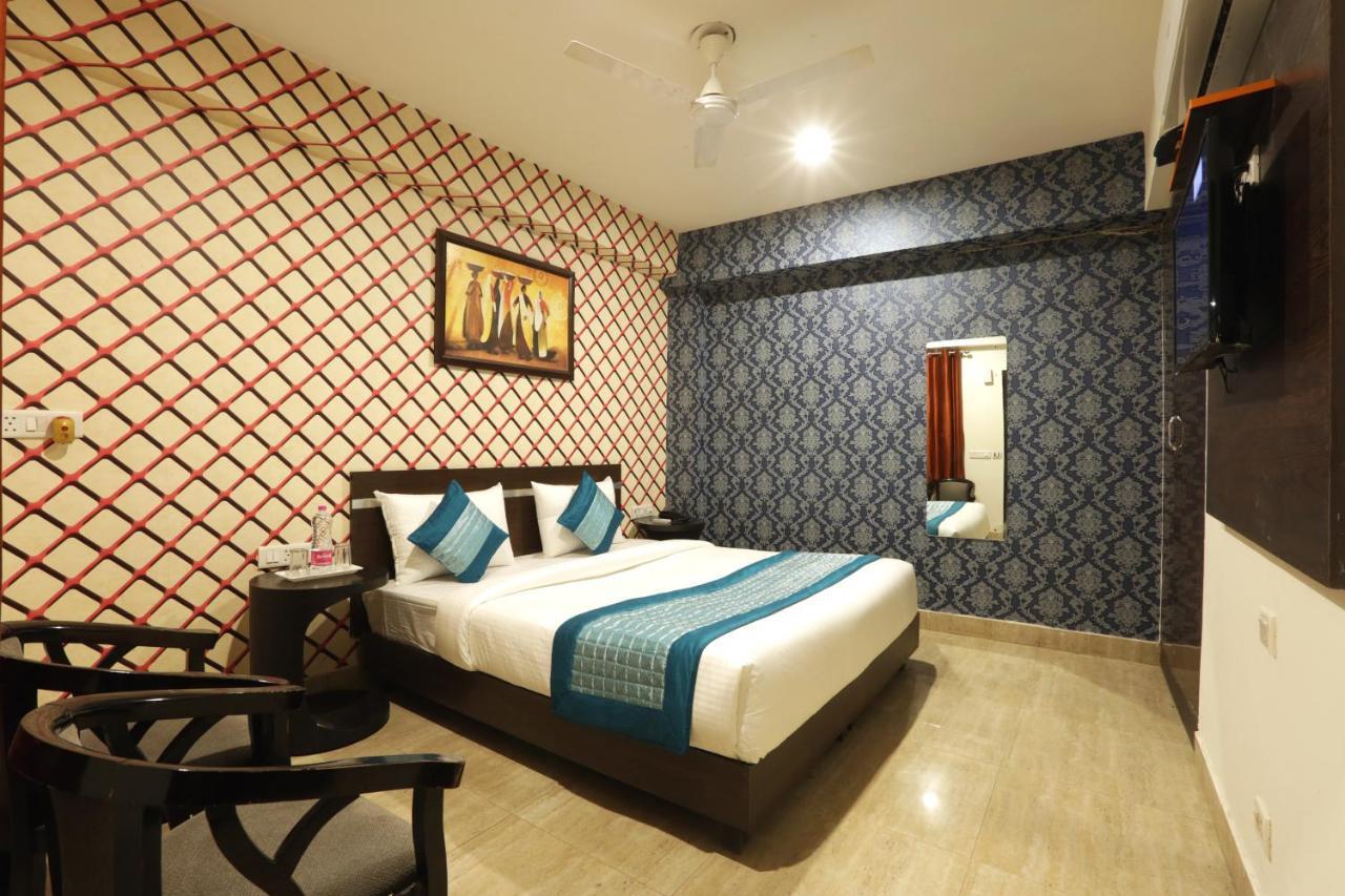 Hotel Green Plaza At Airport Yeni Delhi Dış mekan fotoğraf
