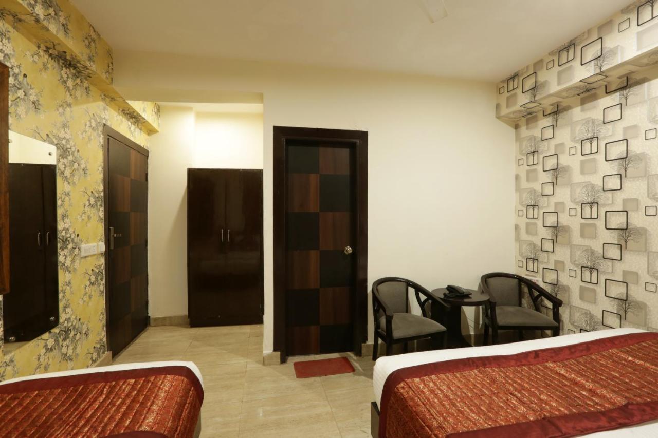 Hotel Green Plaza At Airport Yeni Delhi Dış mekan fotoğraf