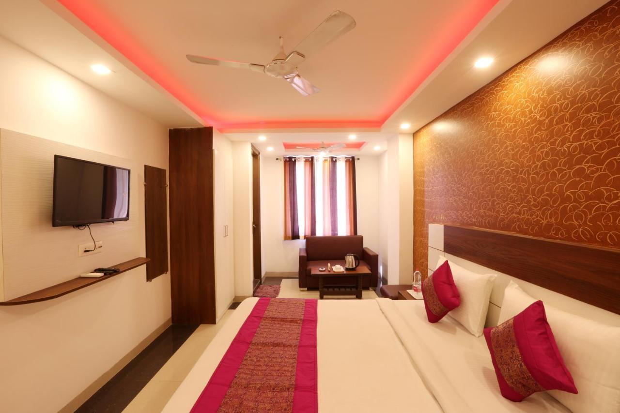 Hotel Green Plaza At Airport Yeni Delhi Dış mekan fotoğraf