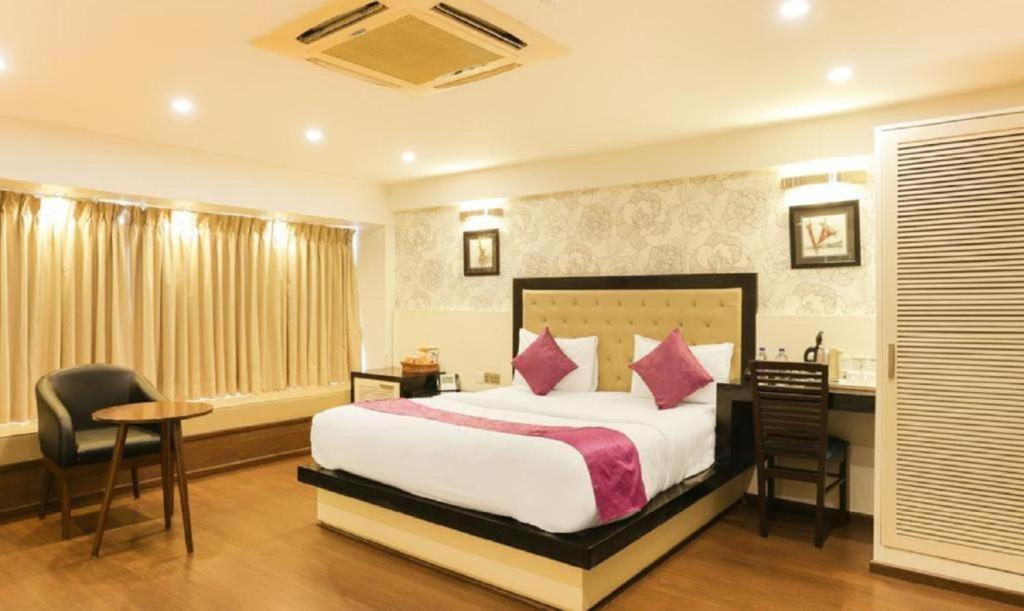 Hotel Green Plaza At Airport Yeni Delhi Dış mekan fotoğraf
