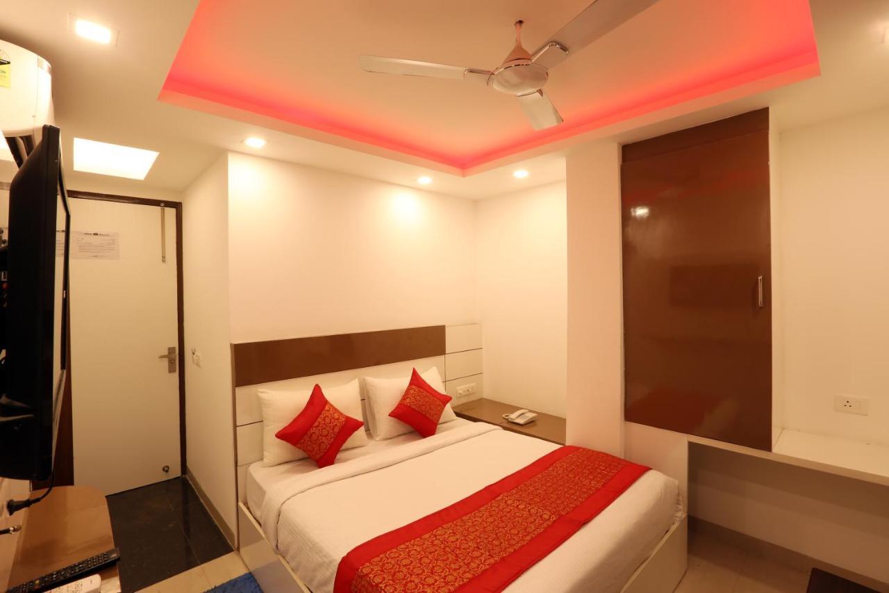 Hotel Green Plaza At Airport Yeni Delhi Dış mekan fotoğraf