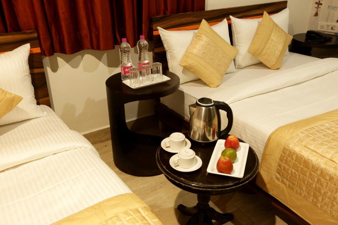 Hotel Green Plaza At Airport Yeni Delhi Dış mekan fotoğraf