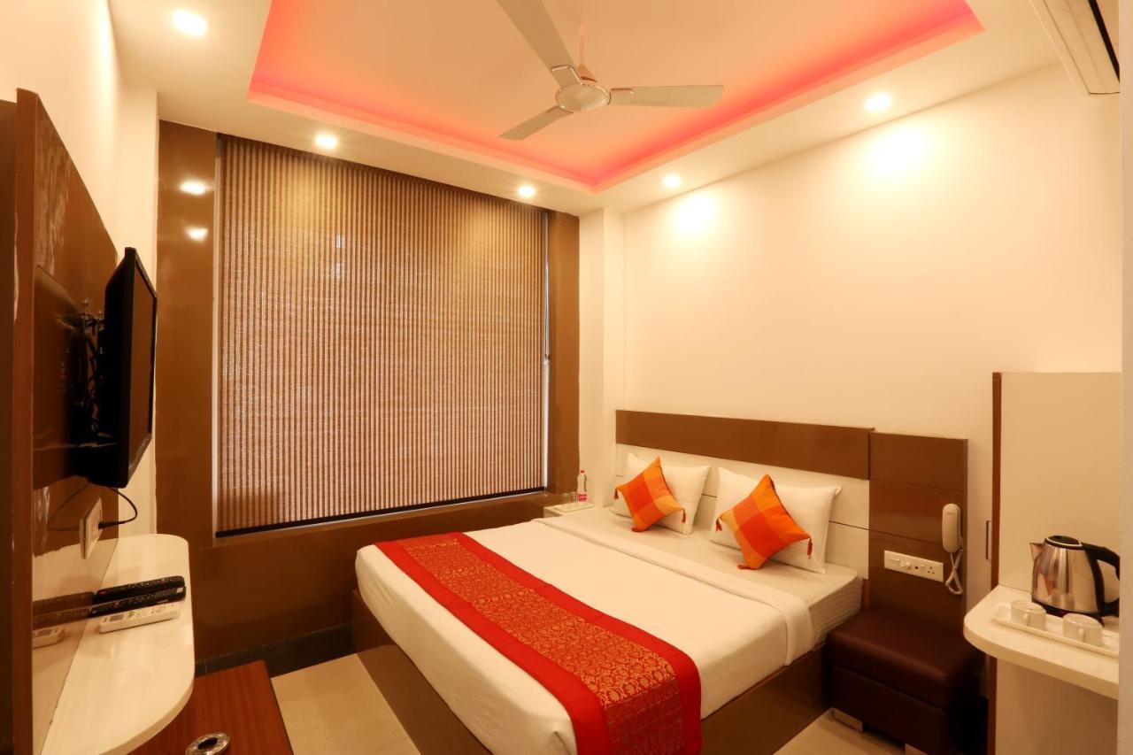 Hotel Green Plaza At Airport Yeni Delhi Dış mekan fotoğraf