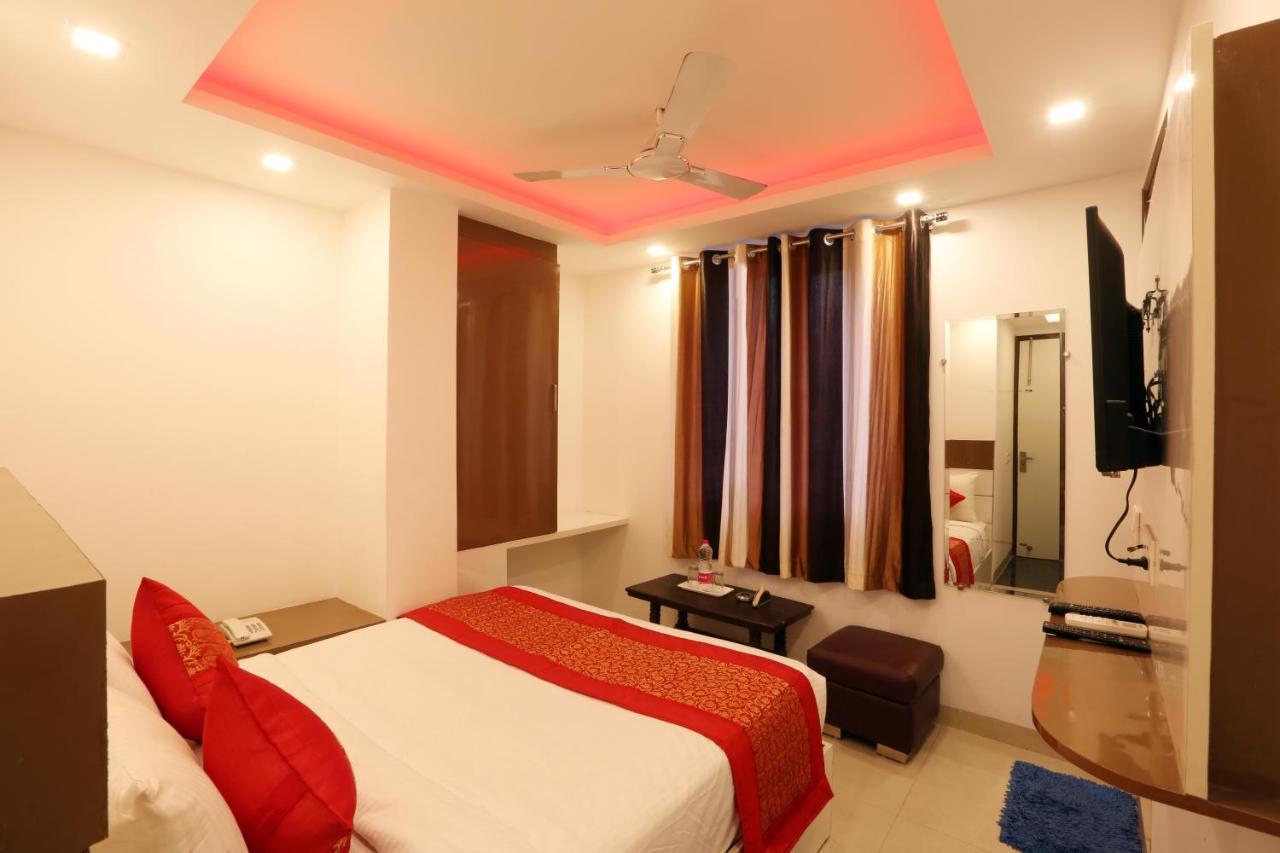 Hotel Green Plaza At Airport Yeni Delhi Dış mekan fotoğraf